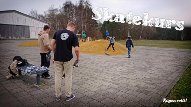 Skateboard Schnupperkurs im Rahmen einen Jugendprojekts an der Jugendherberge in Prora